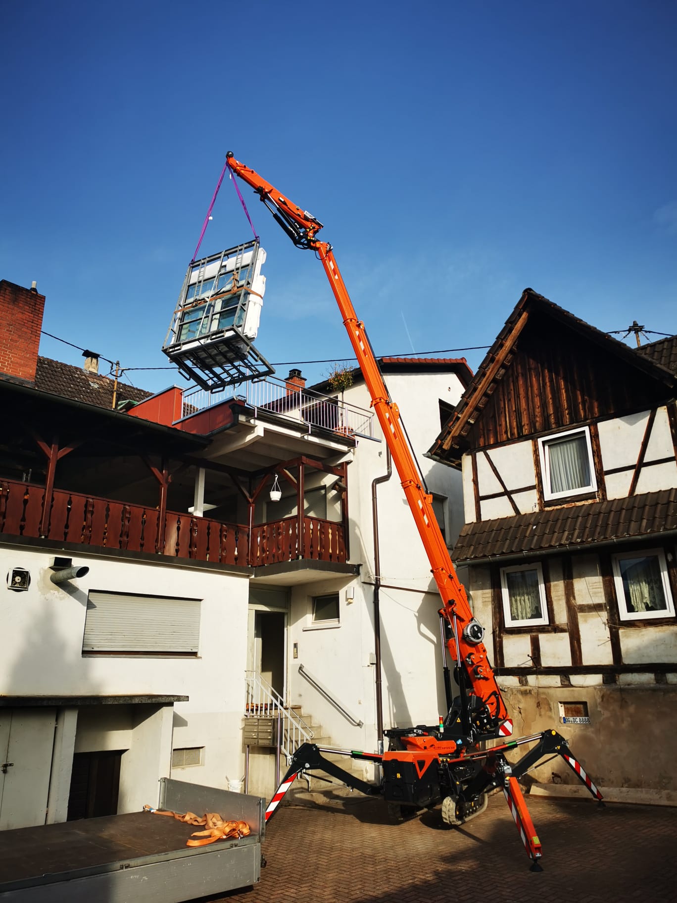 Aufbau Stahlhallenelemente mit Minikran
